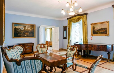 Meblowanie dworu w Kłóbce