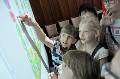 Tablice interaktywne dla setek szkół