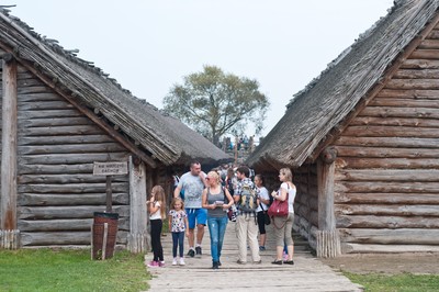 Muzeum Archeologiczne w Biskupinie podczas dorocznego festynu, fot. Tymon Markowski