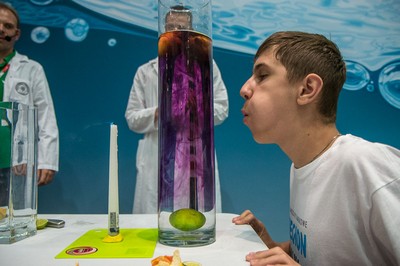 „Science show”, który zainaugurował obóz naukowy w ramach projektu „Region Nauk Ścisłych”, fot. Szymon Zdziebło