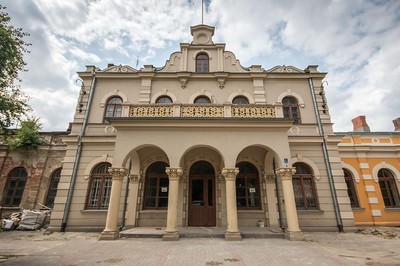 Zabytkowy XIX-wieczny dworzec kolejowy w Aleksandrowie Kujawskim, fot. Szymon Zdziebło