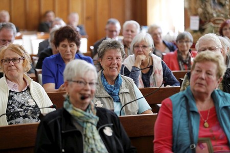 Seniorzy z Wąbrzeźna i Syke (Niemcy) podczas wizyty w Urzędzie Marszałkowskim (8 września 2015), fot. Mikołaj Kuras