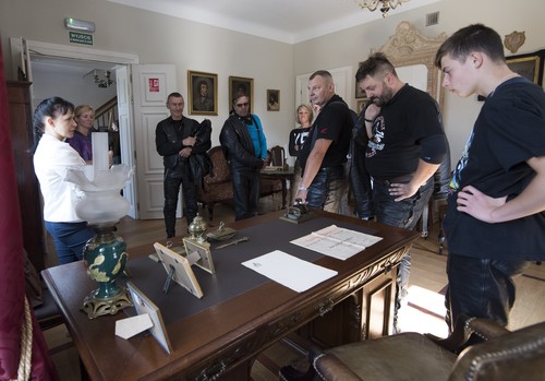 Dwór w Kłóbce robi wrażenie, fot. Andrzej Goiński