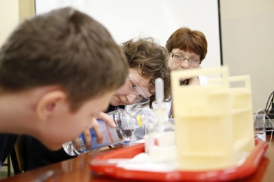 Lekcja z wykorzystaniem mobilnych pracowni dydaktycznych w Zespole Szkół nr 2 w Toruniu, fot. Mikołaj Kuras