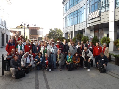 Uczestnicy zlotu przed teatrem, fot. Sebastian Owczarek