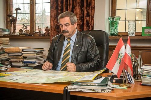 Henryk Miłoszewski w swoi biurze w Toruniu, fot. Szymon Zdziebło