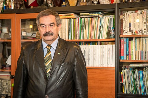 Henryk Miłoszewski w swoi biurze w Toruniu, fot. Szymon Zdziebło