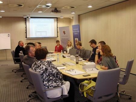 Uczestnicy szkolenia dla trenerów programu Bez przemocy, listopad 2015 r. , fot. Biuro Wsparcia Rodziny i Przeciwdziałania Przemocy