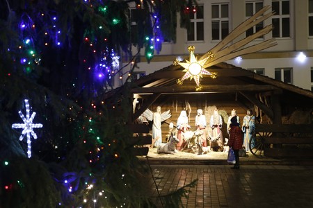 Świąteczne dekoracje przed Urzędem Marszałkowskim, fot. Mikołaj Kuras