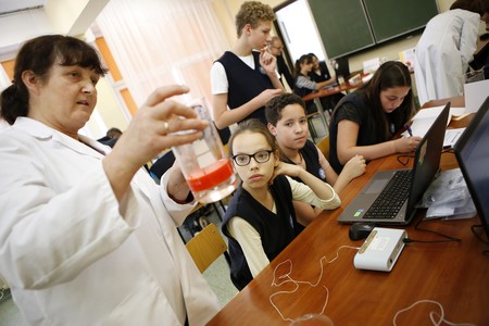 Fot. Lekcja z wykorzystaniem mobilnych pracowni dydaktycznych w Zespole Szkół nr 2 w Toruniu, fot. Mikołaj Kuras