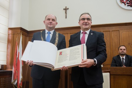 Uroczysta część posiedzenia, fot. Szymon Zdziebło/tarantoga.pl