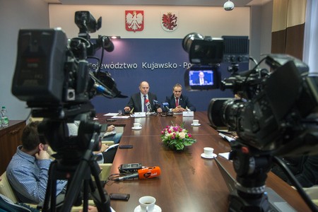 Konferencja prasowa marszałka Piotra Całbeckiego i przewodniczącego sejmiku Ryszarda Bobera, fot. Szymon Zdziebło/tarantoga.pl