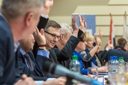 Nadzwyczajna sesja sejmiku województwa we Włocławku, fot. Szymon Zdziebło/tarantoga.pl