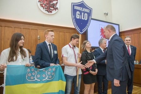 Najlepsze szkoły gimnazjalne i ponadgimnazjalne odebrały nagrody w tegorocznej edycji Regionalnego Konkursu Wiedzy o Samorządzie Terytorialnym. fot. Szymon Zdzieblo tarantoga.pl