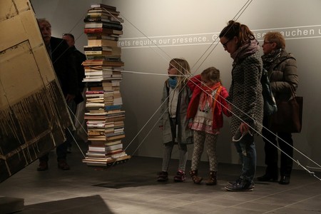 Fragment wystawy „Bez ujścia/Without issue” Sebastiana Kłosowskiego w Galerii Wozownia