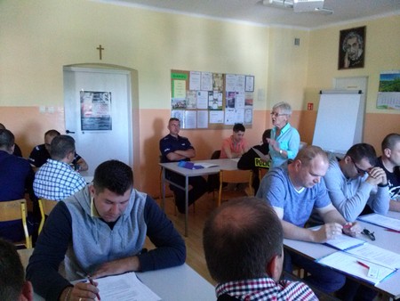 Uczestnicy szkolenia „Rola funkcjonariuszy Policji w przeciwdziałaniu przemocy w rodzinie w środowisku lokalnym” w czasie warsztatów, Radziejów, 7.06.2016 r., fot. Biuro Wsparcia Rodziny i Przeciwdziałania Przemocy