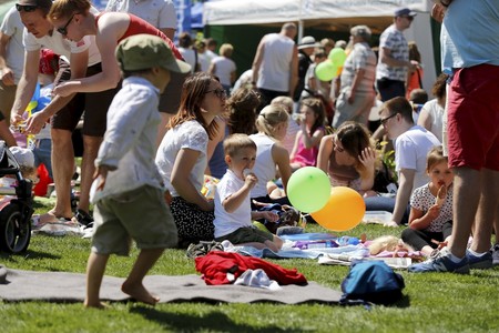 Dobra wiadomość dla rodzin: będą pieniądze na nowe miejsca w przedszkolach, organizację systemu opieki nad dziećmi do lat trzech, kształcenie ustawiczne; fot Mikołaj Kuras