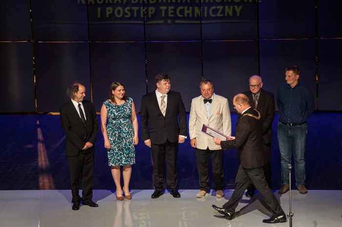 Kategoria: Nauka, badania naukowe i postęp techniczny – prof. Tomasz Drewa, dr n. med. Marta Pokrywczyńska, lek. Maciej Nowacki, dr n. med. Tomasz Kloskowski, dr n. med. Arkadiusz Jundziłł (zespół Zakładu Medycyny Regeneracyjnej Katedry Urologii Collegium Medicum Uniwersytetu Mikołaja Kopernika), fot. Mikołaj Kuras Kategoria: Nauka, badania naukowe i postęp techniczny – prof. Tomasz Drewa, dr n. med. Marta Pokrywczyńska, lek. Maciej Nowacki, dr n. med. Tomasz Kloskowski, dr n. med. Arkadiusz Jundziłł (zespół Zakładu Medycyny Regeneracyjnej Katedry Urologii Collegium Medicum Uniwersytetu Mikołaja Kopernika), fot. Mikołaj Kuras