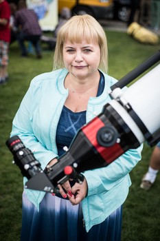 Małgorzata Zajdel oraz jej współpracownicy i studenci podczas Astro Festiwalu na Wyspie Młyńskiej, fot. Tymon Markowski