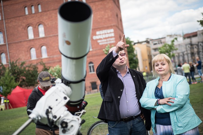 Małgorzata Zajdel oraz jej współpracownicy i studenci podczas Astro Festiwalu na Wyspie Młyńskiej, fot. Tymon Markowski