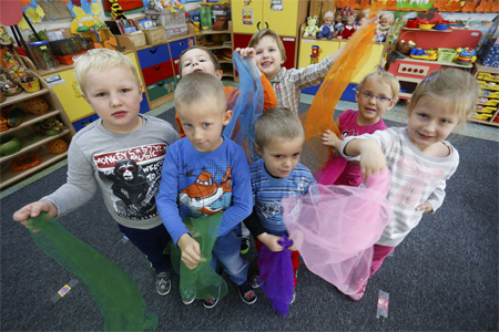 Jeden z aktualnych konkursów w ramach RPO dotyczy wsparcia placówek wychowania przedszkolnego. Na zdjęciu przedszkolaki z Papowa Biskupiego, fot. Mikołaj Kuras