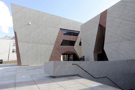 Połamana bryła Centrum Kulturalno-Kongresowego „Jordanki” w Toruniu, fot. Mikołaj Kuras