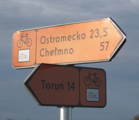 W orientacji na trasie pomagają specjalne znaki