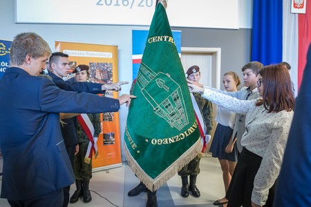 01.09.2016., Wojewódzkie uroczystości rozpoczęcia roku szkolnego w Zespole Szkół, CKU w Gronowie, fot. Szymon Zdziebło/tarantoga.pl