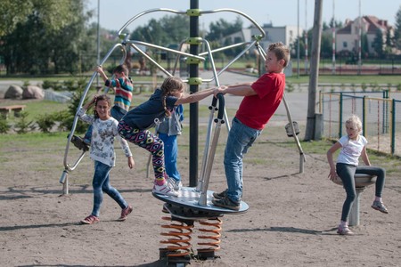 Plac zabaw w Białych Błotach, który powstał dzięki środkom z PROW na lata 2007-2013, fot. Tymon Markowski