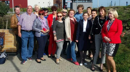 Uczestnicy konferencji - Dyrektorzy szkół i placówek oświatowych prowadzonych przez samorząd województwa kujawsko-pomorskiego oraz przedstawiciele Departamentu Edukacji Urzędu Marszałkowskiego