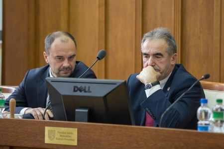 Sejmikowa debata o przyszłości regionalnego lotniska, fot. Szymon Zdziebło/tarantoga.pl