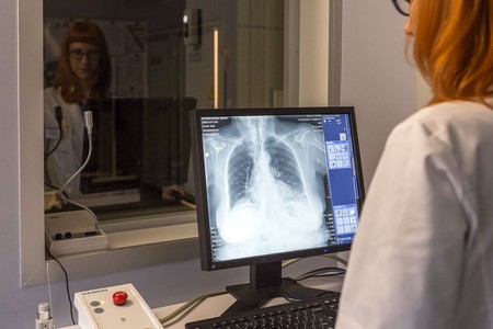 Przychodnie, także te w gminach, uzupełnią sprzęt o nową aparaturę diagnostyczną i ratującą życie. Fot. Szymon Zdziebło/tarantoga.pl