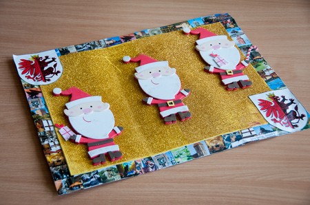 Wśród nadawców świątecznych życzeń była Julka Szeląg ze Szkoły Podstawowej nr 8 w Toruniu, która dołączyła do nich swoją pracę przygotowaną na Wojewódzki Konkurs Plastyczny „Postać Świętego Mikołaja z motywem kujawskim”.