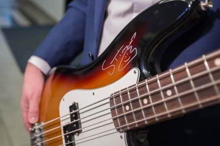 Instrument, który można nabyć w ramach naszej akcji, to kultowy model Fender Precision (P-bass), fot. Szymon Zdziebło/Tarantoga.pl