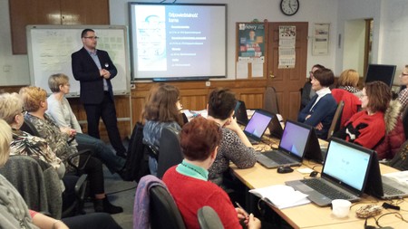 Tomasz Kocur prowadzący zajęcia