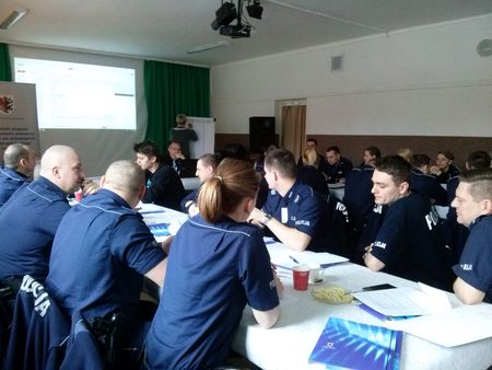 Uczestnicy szkolenia Rola funkcjonariuszy Policji w przeciwdziałaniu przemocy w rodzinie w środowisku lokalnym, Aleksandrów Kujawski, 3.03.2016 r., fot. Biuro Wsparcia Rodziny i Przeciwdziałania Przemocy