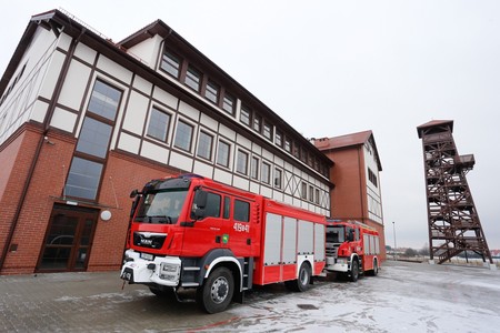 Podpisana dziś umowa dotyczy zakupu sześciu samochodów ratowniczo-gaśniczych dla jednostek OSP, fot. Szymon Zdziebło/Tarantoga.pl