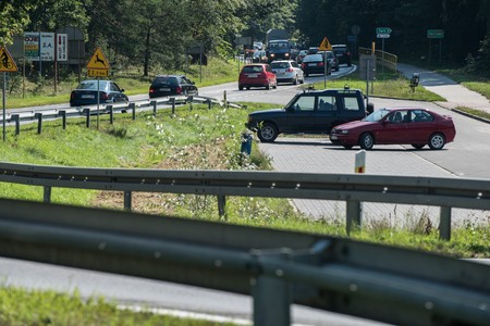 Droga nr 240 to jedna z wojewódzkich tras, na których notowane są największe natężenia ruchu, fot. Tymon Markowski