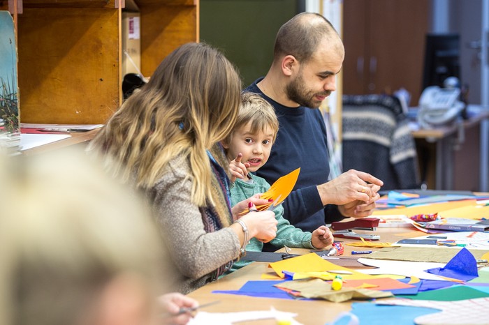 Dariusz Delik prowadzi sobotnie poranki plastyczne, fot. Szymon Zdziebło/tarantoga.pl dla UMWKP