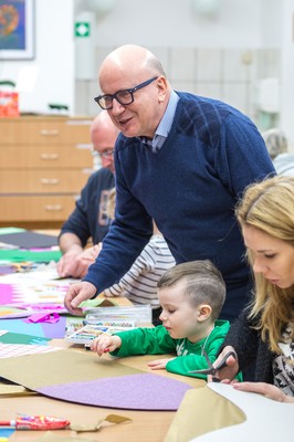 Dariusz Delik prowadzi sobotnie poranki plastyczne, fot. Szymon Zdziebło/tarantoga.pl dla UMWKP