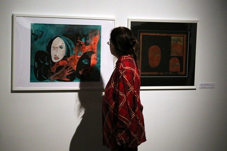 Ewa Kuryluk, Maski, ok. 1968 (z lewej), widok ekspozycji w Galerii Wozownia