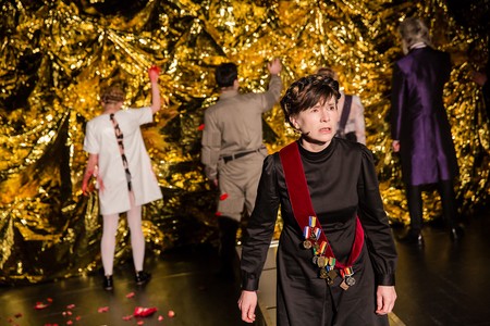 Spektakl „Cynkowi chłopcy” według reportażu Swietłany Aleksijewicz przyniósł Jakubowi Skrzywankowi główną nagrodę reżyserską, fot. Kasia Chmura