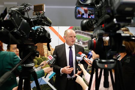Konferencja prasowa marszałka województwa poświęcona połączeniom lotniczym do Lwowa, fot. Mikołaj Kuras dla UMWKP