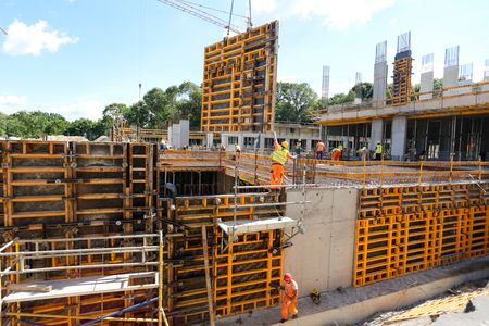 Roboty przy budowie nowego gmachu głównego szpitala sięgnęły już pierwszego piętra, fot. Mikołaj Kuras dla UMWKP