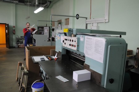 Zakład Aktywności Zawodowej w Bydgoszczy oznacza znakiem Zakup Prospołeczny swoje usługi w dziedzinie druku, w tym wielkoformatowego, oraz składu i łamania tekstu; fot. Marek Dembski dla UMWKP