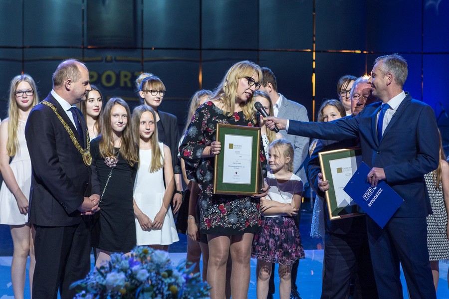 Kategoria: Sport - Team Le Soleil MKS AXEl Toruń, grupa łyżwiarstwa synchronicznego, fot. Szymon Zdziebło/tarantoga.pl