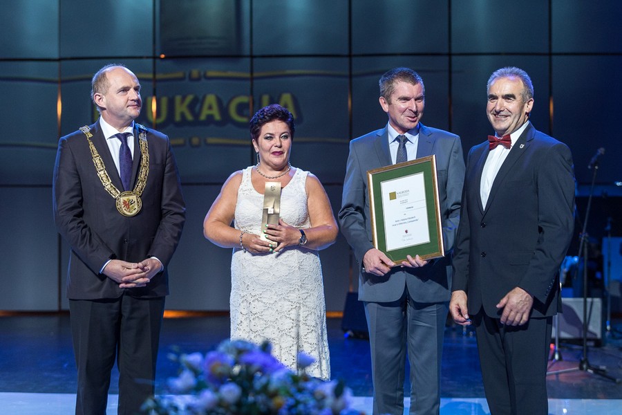 Kategoria: Edukacja - Anna i Adam Filipscy wraz z orkiestrą „Campanella” z Cekcyna (powiat tucholski) , fot. Szymon Zdziebło/tarantoga.pl