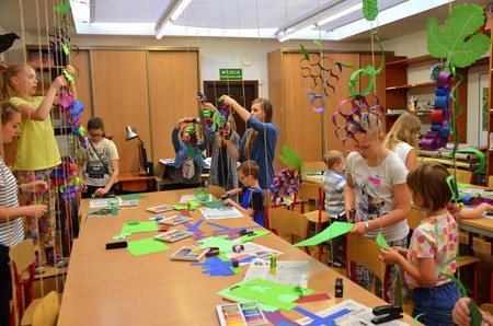 Wakacyjne zajęcia twórcze dla dzieci, fot. Galeria i Ośrodek Plastycznej Twórczości Dziecka w Toruniu
