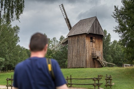 Wiatrak „koźlak” będący częścią skansenu w Kłóbce, fot. Szymon Zdziebło/tarantoga.pl