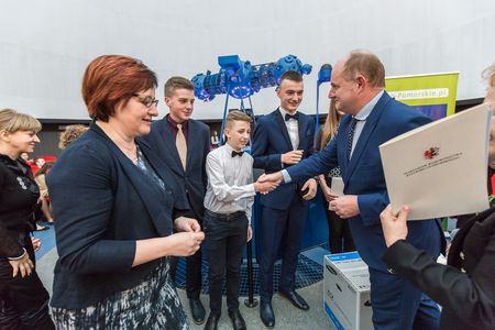 Wręczenie nagród laureatom marszałkowskich konkursów edukacyjnych, fot. Szymon Zdziebło/Tarantoga.pl